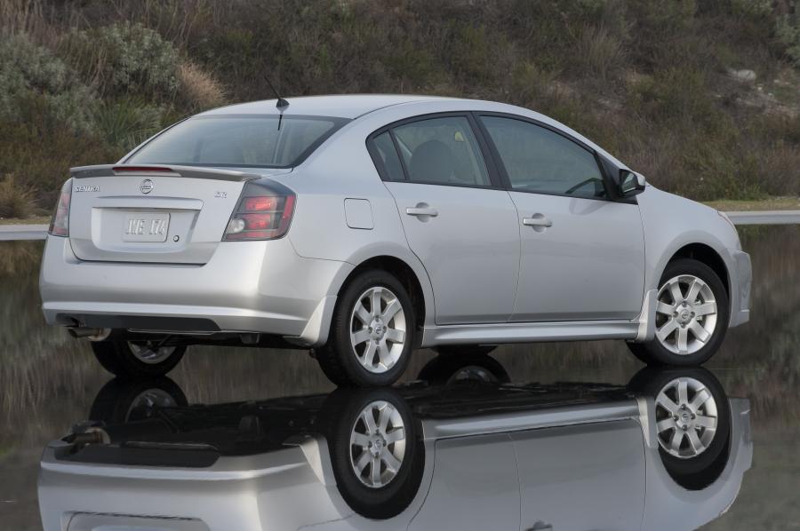 Nissan Sentra SR 2009 года  (фото 22 из 34)